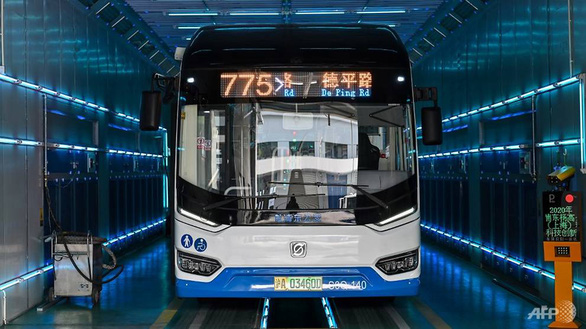 Sử dụng tia cực tím để khử trùng xe bus