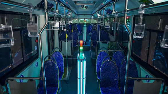 Sử dụng tia cực tím để khử trùng xe bus